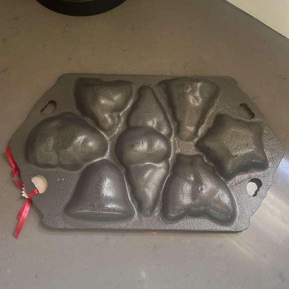 John Wright Cast Iron Christmas Cookie Candy
Mold Santa Tree Angel Bell Star - Picture 7 of 7